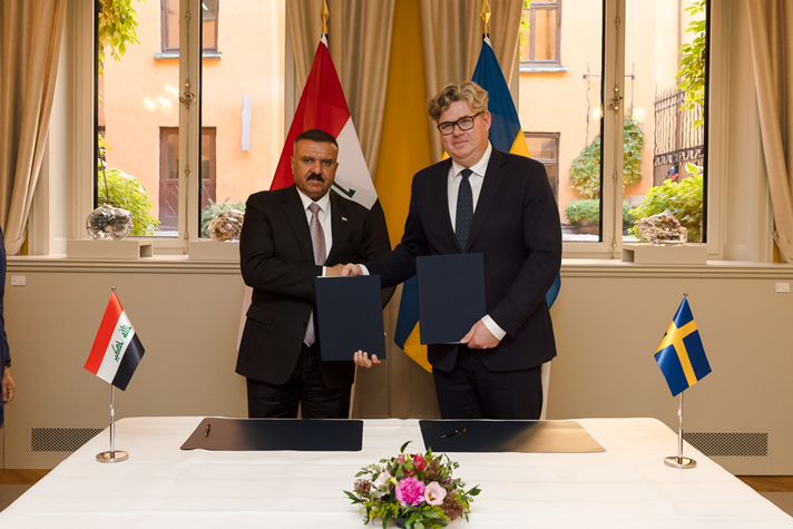 Iraq’s Minister of Interior Abdul Amir Al-Shammari is standing beside Minister for Justice in Sweden, Gunnar Strömmer.