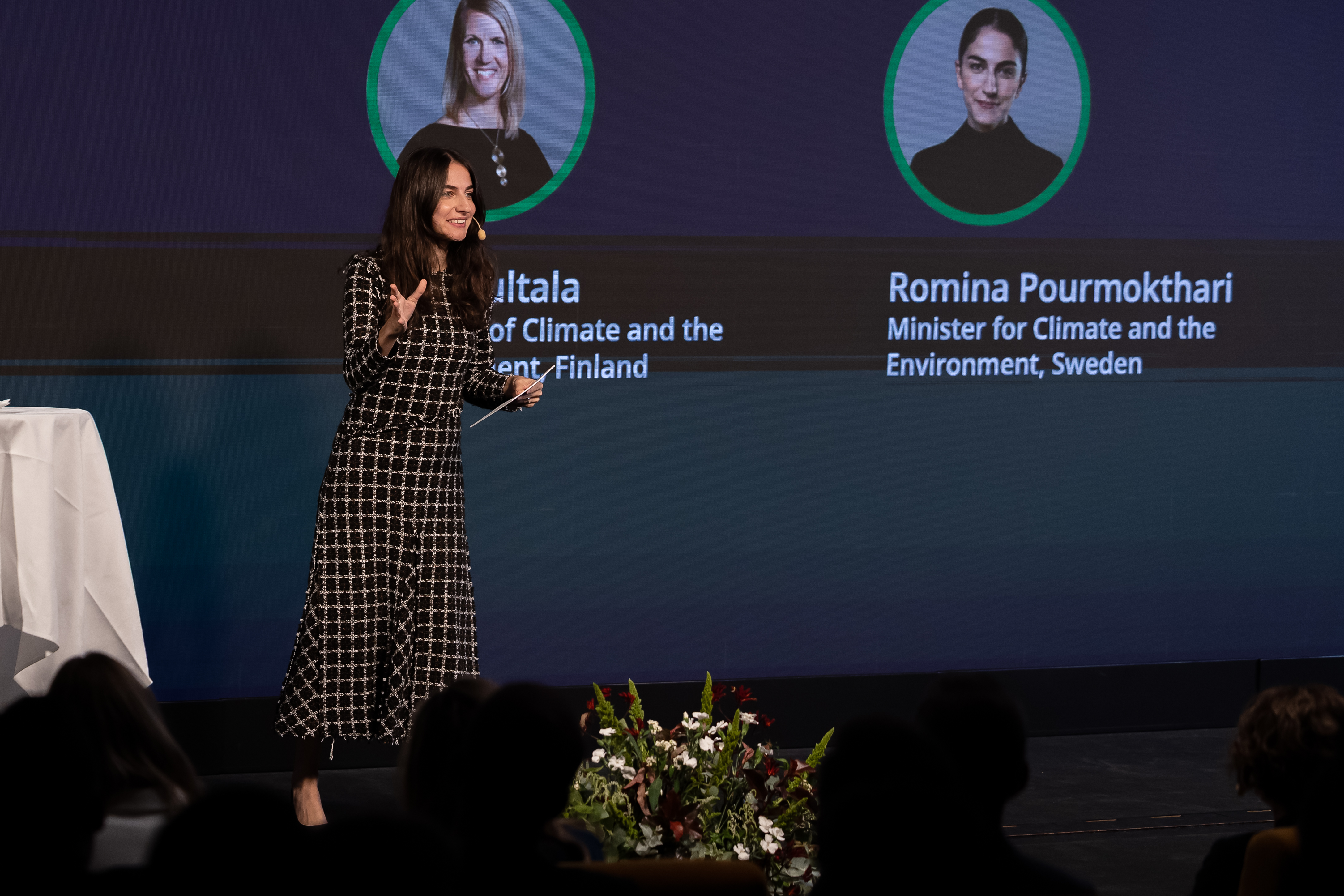 One of the ministers during her presentation on stage. She looks energetic and positive. under sitt anförande på scenen.