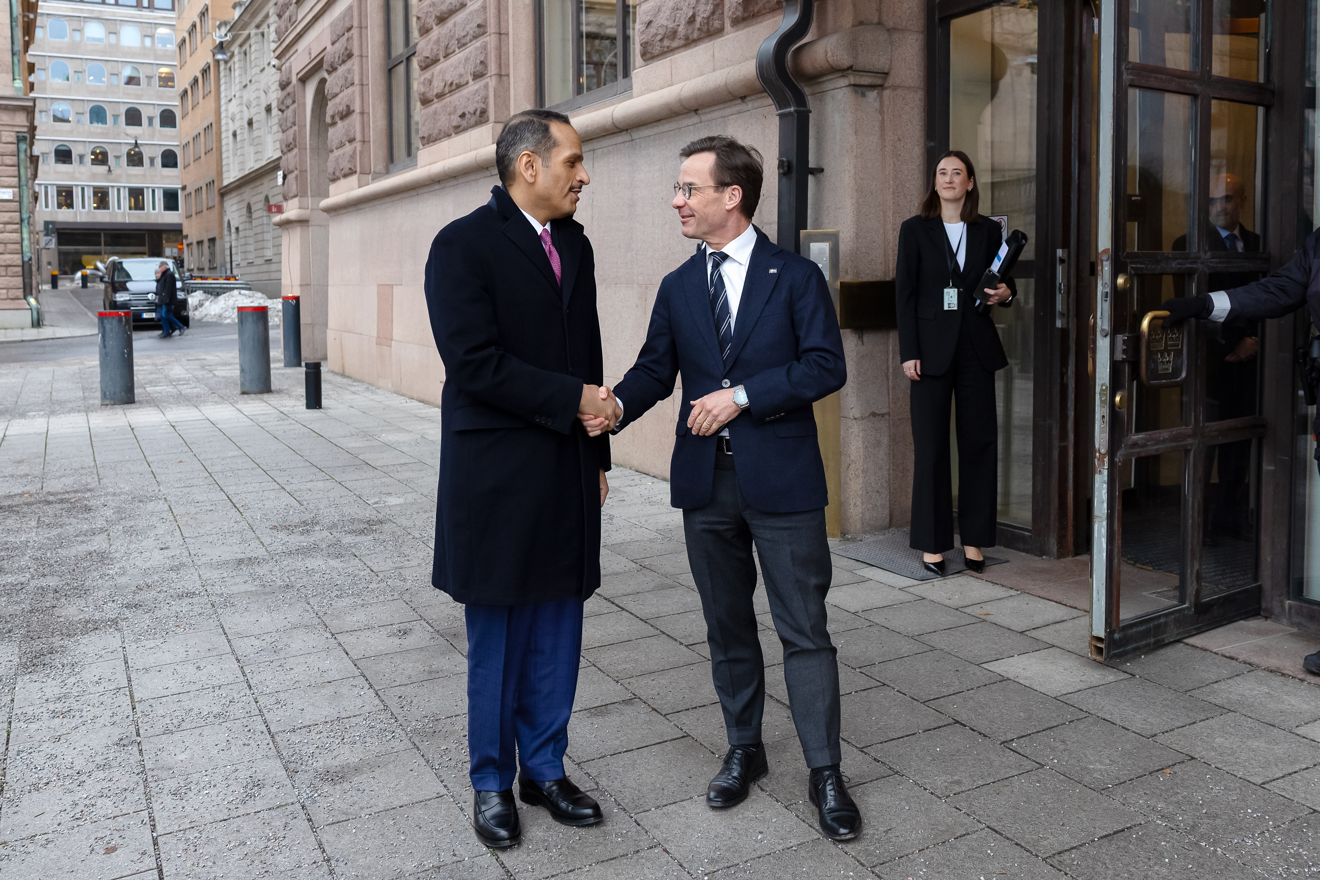 Prime Minister Ulf Kristersson welcomes Qatar’s Prime Minister and Minister of Foreign Affairs Sheikh Mohammed bin Abdulrahman Al Thani at Rosenbad, Stockholm.