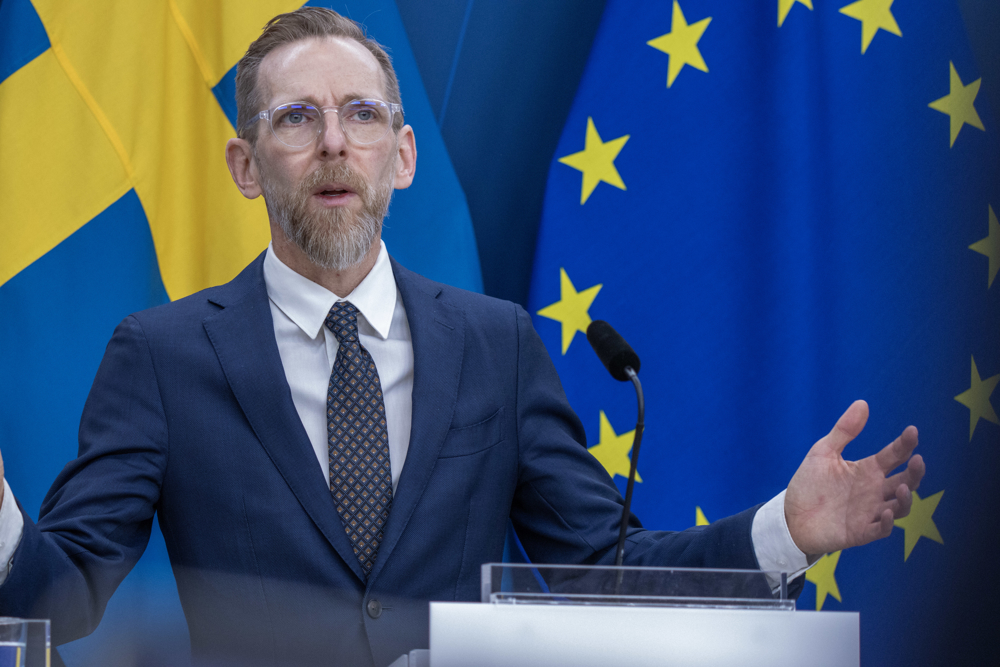 Jakob Forssmed is speaking at a press conference.