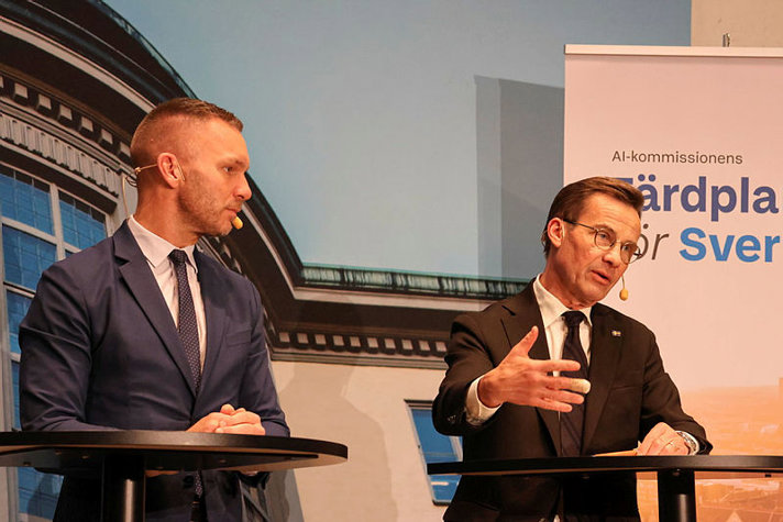 Together with the AI Commission chairman Carl-Henrik Svanberg and Prime Minister Ulf Kristersson, Minister for Public Administration Erik Slottner participated in a seminar about The Commission’s proposals at Stockholm School of Economics.