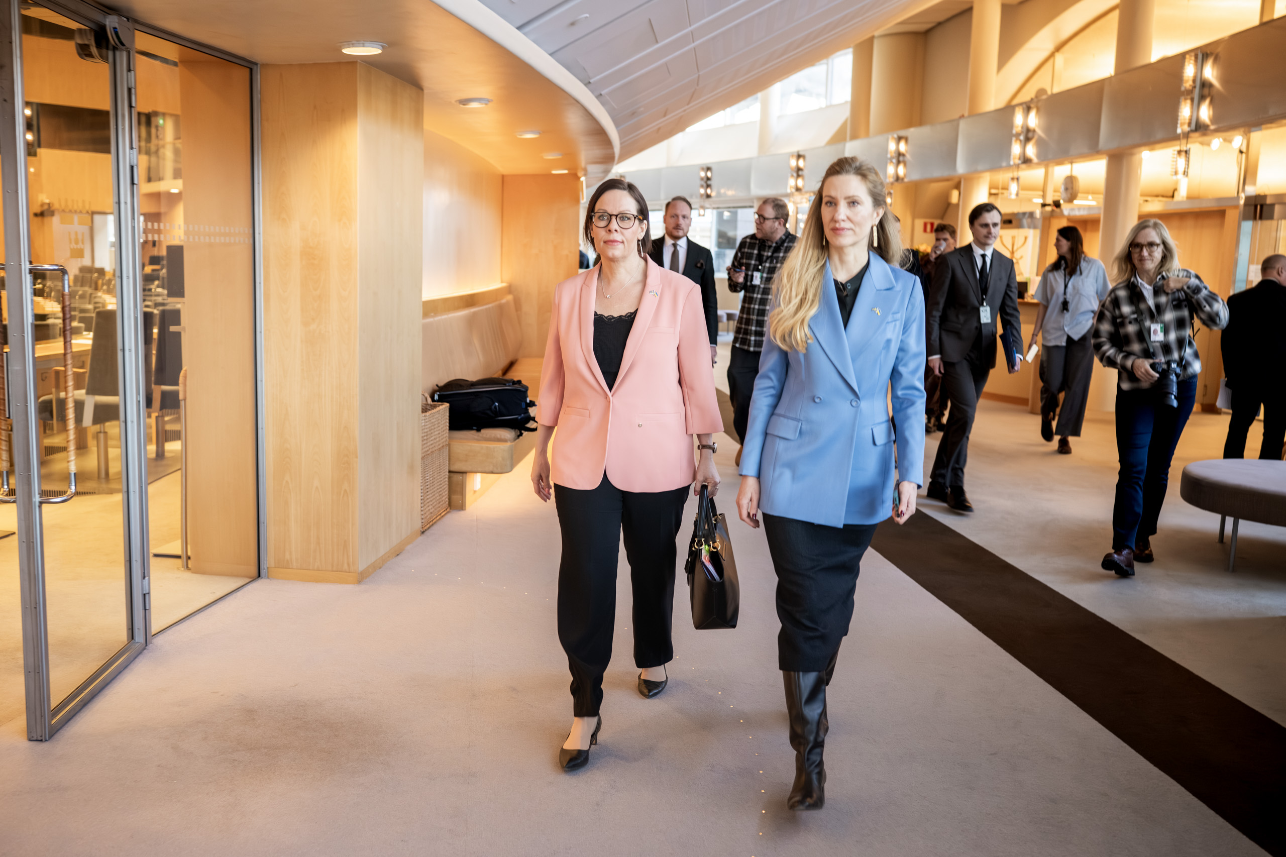 Maria Malmer Stenergard and Svitlana Zalishchuk walking in the Swedish Parliament.