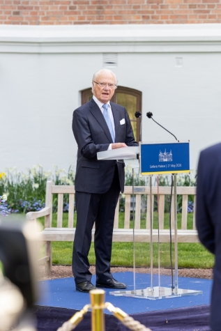 Picture showing HM The King’s holding his welcome speech at the informal dinner at Sofiero Palace