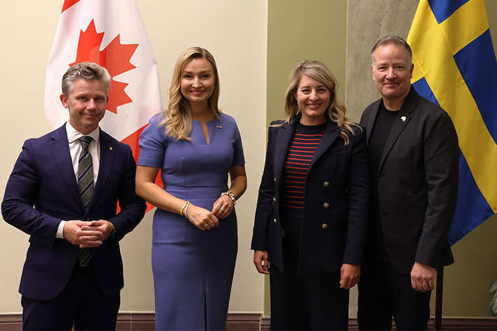 Pål Jonson, Sweden’s Minister for Defence and Ebba Busch, Sweden’s Minister for Energy, Business and Industry and Deputy Prime Minister together with Mélanie Joly, Canada’s Minister of Industry and Stephen Fuhr, Canada’s Secretary of State.